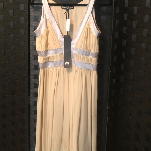 Jasmine do Milo cream light weight soft dress. - Picture 3 of 11